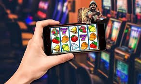 u35com Mobile Slot ဂိမ်း ဖုန်းမှကစားနေသောမြင်ကွင်း